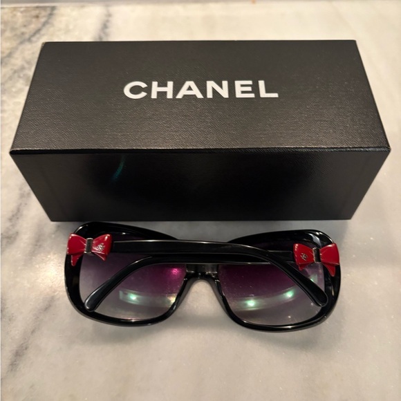 Chanel Black Sunglasses - Picture 2 of 11